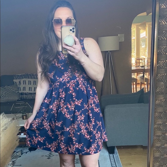Navy Floral Old Navy dress - Picture 2 of 9